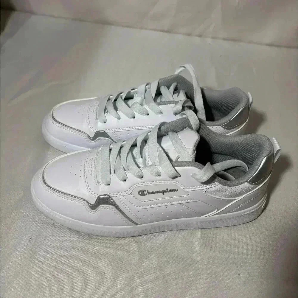 Womens size 7 champion brand shoes, #k685